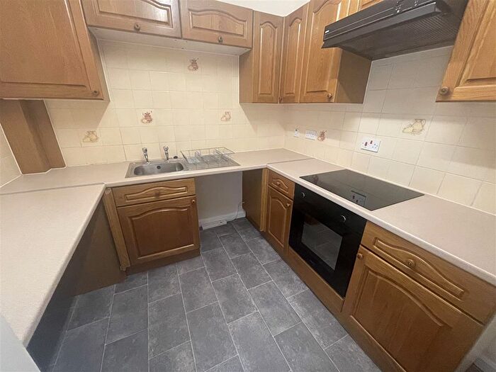 1 Bedroom Flat To Rent In Silverstone Crescent, Packmoor, Stoke-On-Trent, ST6