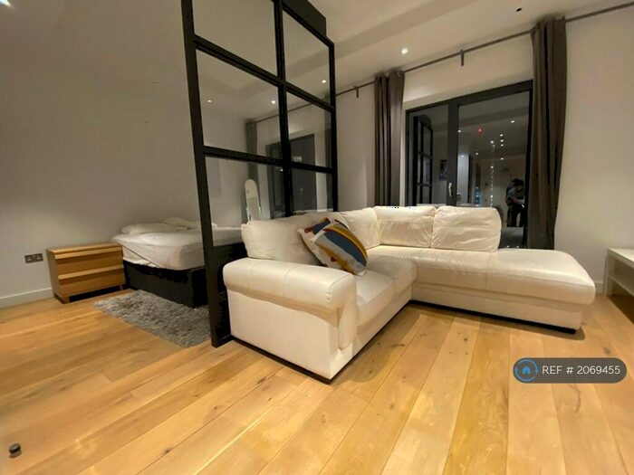 Studio To Rent In Grantham House, London, E14