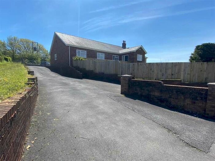 4 Bedroom Bungalow For Sale In Kings Road, Llandybie, Ammanford, SA18