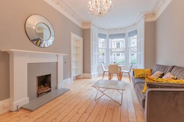 2 Bedroom Flat To Rent In Bruntsfield Avenue, Edinburgh, EH10