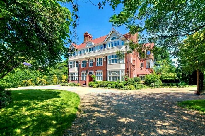 1 Bedroom Apartment To Rent In Lower Edgeborough Road, Guildford, Surrey, GU1