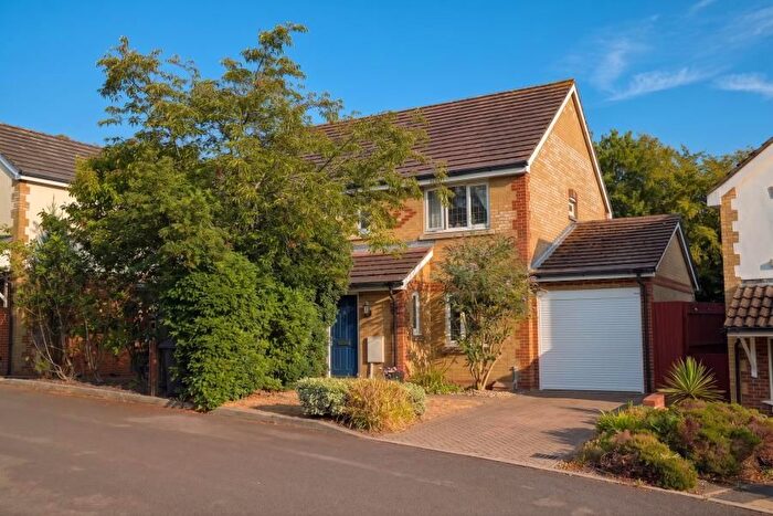 3 Bedroom Semi-Detached House To Rent In Knaphill, Woking, Surrey, GU21