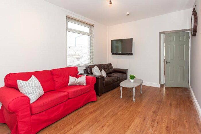 7 Bedroom Terraced House To Rent In Malefant Street, Cardiff, CF24