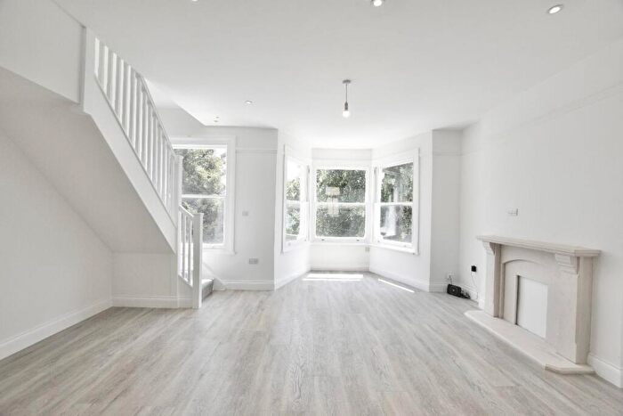 4 Bedroom Maisonette To Rent In Hampton Road, Forest Gate, E7