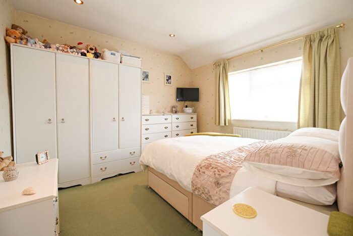 3 Bedroom End Of Terrace House For Sale In Longbury Drive, Orpington, BR5