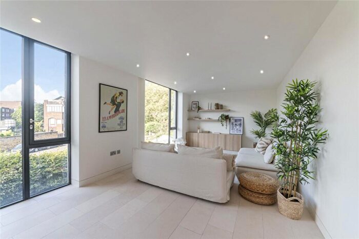 2 Bedroom Apartment To Rent In Oval Road, Camden, NW1