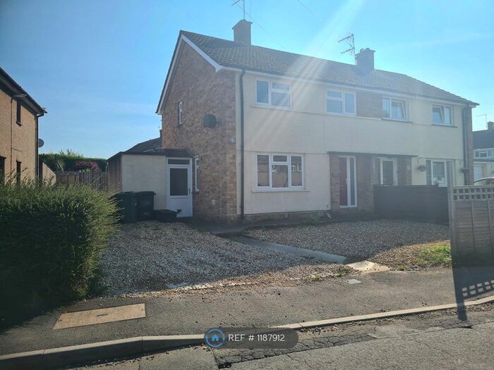 3 Bedroom Semi-Detached House To Rent In Greenfield Crescent, Nailsea, Bristol, BS48