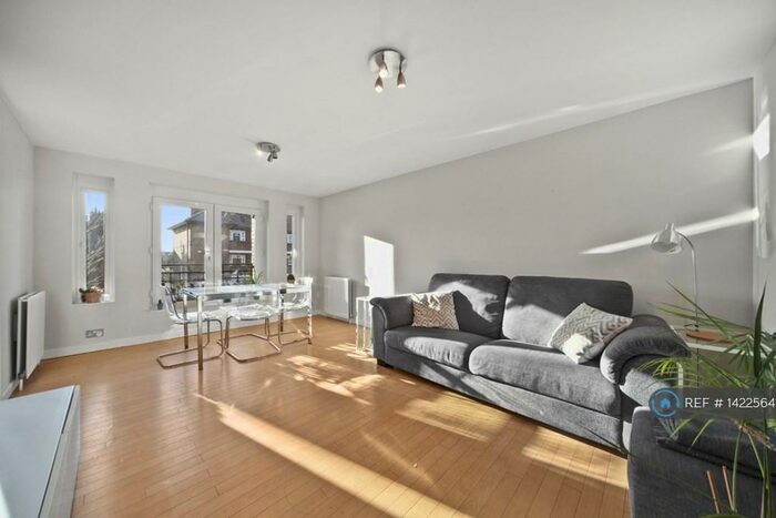 3 Bedroom Flat To Rent In Discovery Walk, London, E1W