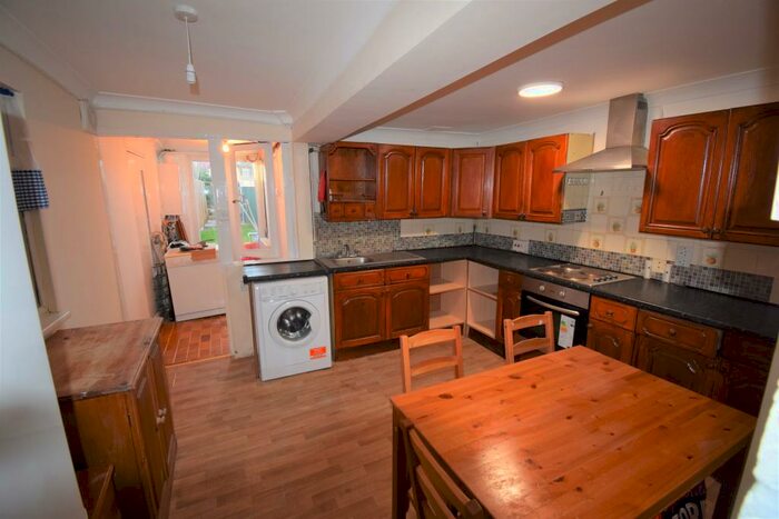 2 Bedroom House To Rent In The Crescent, Slough, SL1