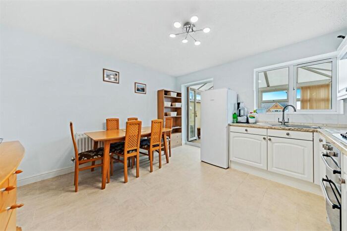 3 Bedroom Detached House For Sale In Andrews Way, Raunds, NN9