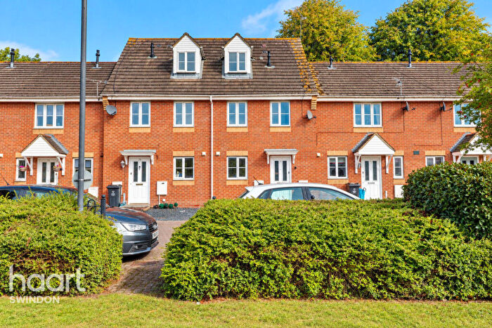 3 Bedroom Terraced House For Sale In Winton Road, Swindon, SN3