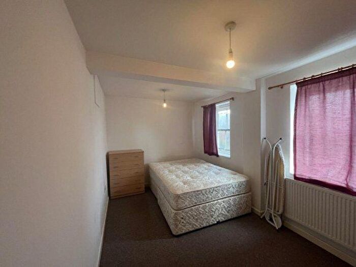 2 Bedroom Flat To Rent In Burgate Lane, Canterbury, Kent, CT1