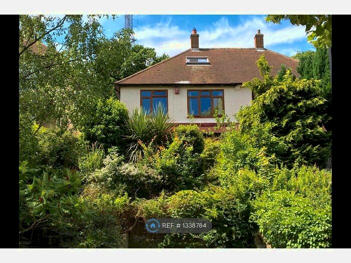 3 Bedroom Semi-Detached House To Rent In Auckland Rd, London, SE19