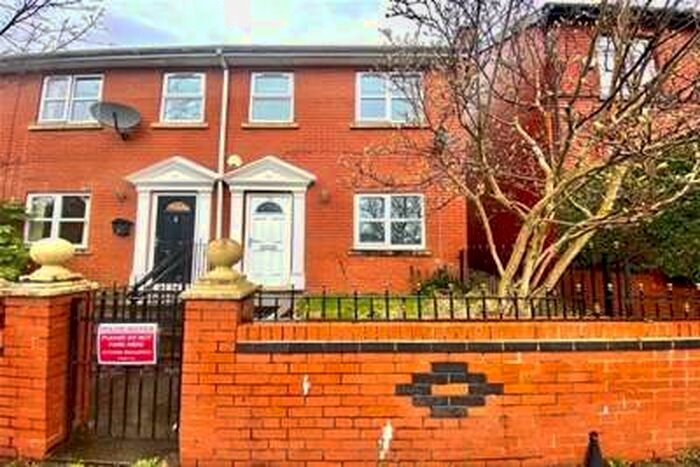 3 Bedroom House To Rent In Abingdon Street, Ashton-under-lyne, OL6