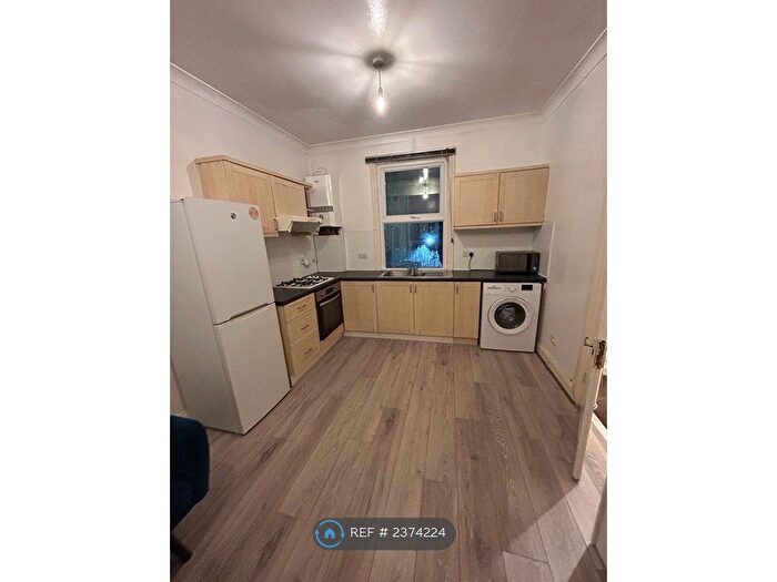 2 Bedroom Flat To Rent In Vant Road, London, SW17
