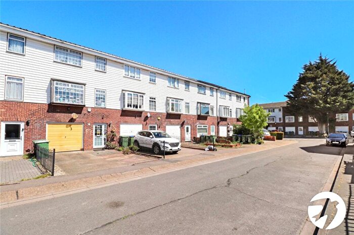 4 Bedroom Terraced House For Sale In Bledlow Close, London, SE28