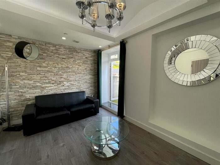 1 Bedroom Flat To Rent In The Parade, Roath, Cardiff, CF24