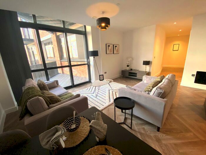 2 Bedroom Apartment To Rent In Priory House, B5