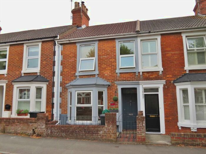 3 Bedroom Terraced House To Rent In Avenue Road, Swindon, SN1
