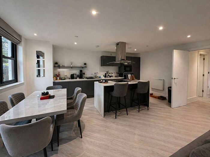 3 Bedroom Flat To Rent In Cathedral Gardens, Cathedral Road, Pontcanna, CF11