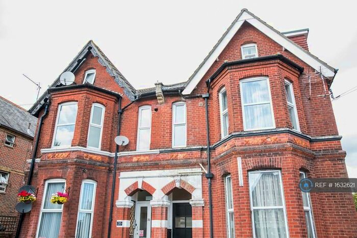 5 Bedroom Semi-Detached House To Rent In Landguard Road, Southampton, SO15