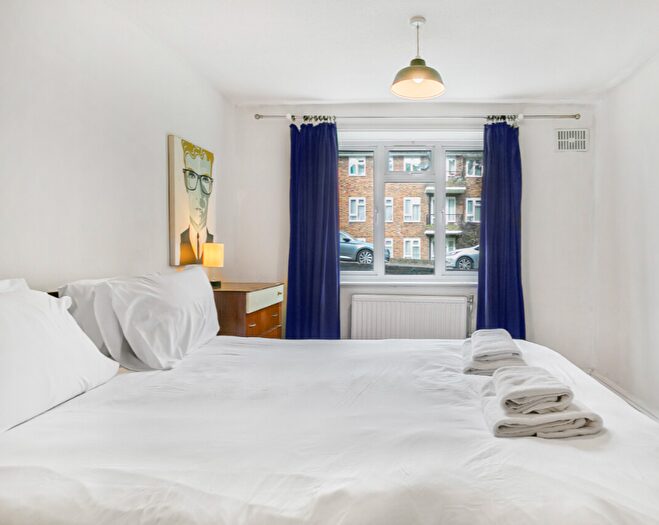 3 Bedroom Flat To Rent In Todd House, The Grange, London, N2