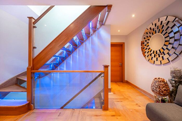 5 Bedroom Property To Rent In Salmon Street, Kingsbury, London, NW9