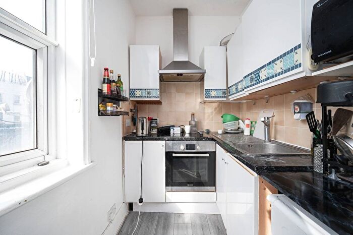 Studio To Rent In Commercial Road, Tower Hamlets, London, E1