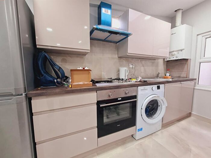 3 Bedroom Flat To Rent In Ruckholt Road, London, E10