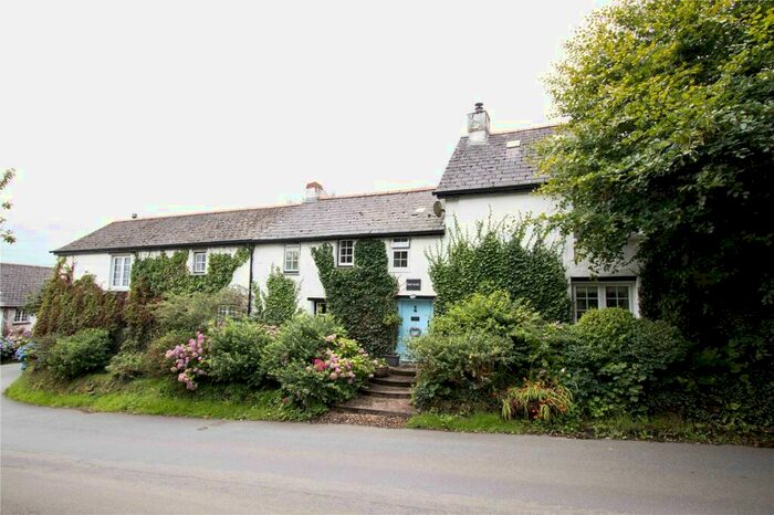 4 Bedroom Detached House For Sale In Holsworthy, Devon, EX22