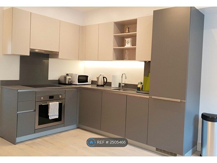 1 Bedroom Flat To Rent In Osborne Road, Egham, TW20