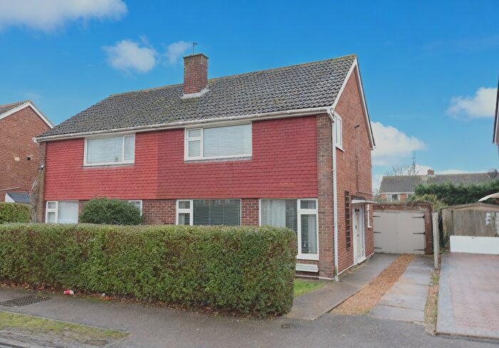 3 Bedroom Semi-Detached House For Sale In The Pound, PE27