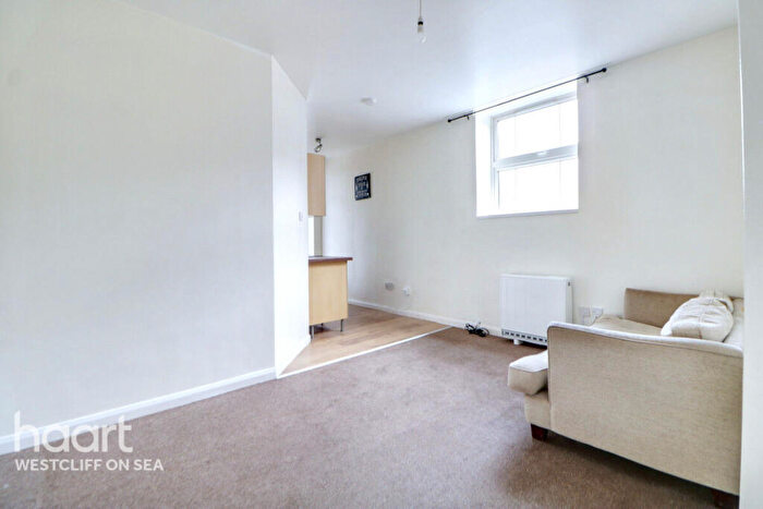 2 Bedroom Flat For Sale In Hamlet Court Road, Westcliff-On-Sea, SS0