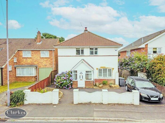 Houses for sale & to rent in BH10 5AG, Coombe Gardens, Redhill And