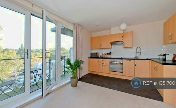 2 Bedroom Flat To Rent In Mottingham Court, London, SE9