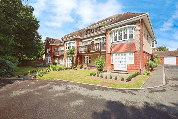 2 Bedroom Flat For Sale In Milton Road, Bournemouth, BH8