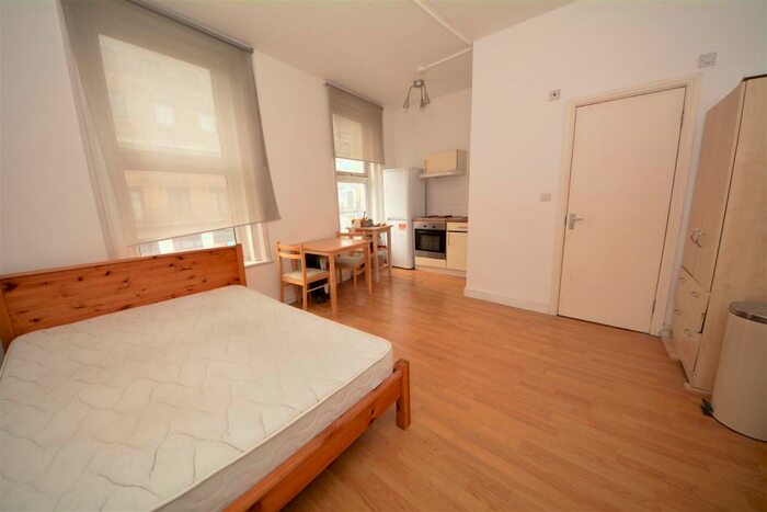 Studio To Rent In Holloway Road, London, N7