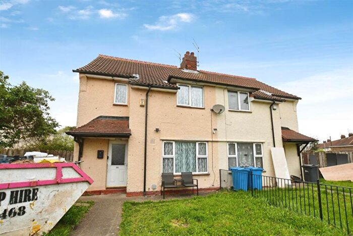 3 Bedroom Semi-Detached House For Sale In Hornby Grove, Hull, HU9