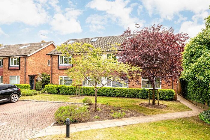 3 Bedroom Maisonette For Sale In Percy Road, Hampton, TW12