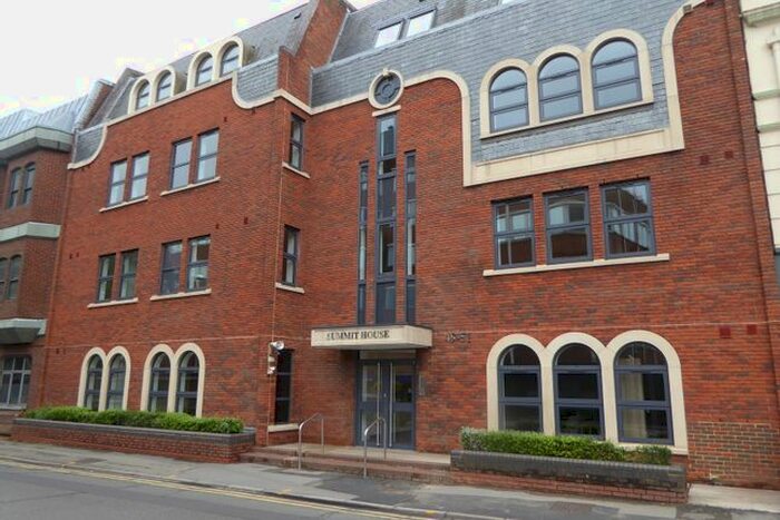 1 Bedroom Flat To Rent In Summit House, Reading, RG1