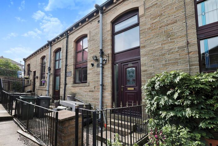 2 Bedroom Property To Rent In Fell Lane, Keighley, BD22