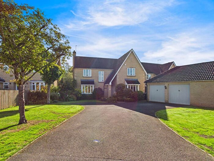 4 Bedroom Detached House For Sale In Riverside Drive, Monkton Park, Chippenham, SN15