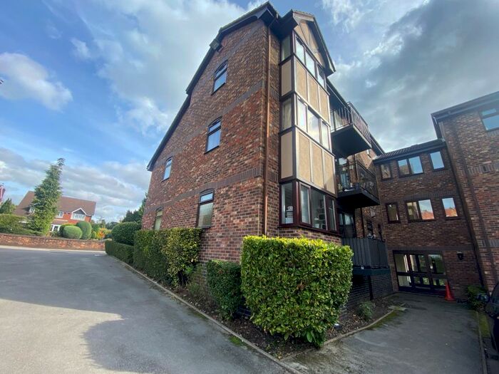 2 Bedroom Flat To Rent In Sutton Park Court, Birmingham Road, Sutton Coldfield., B72