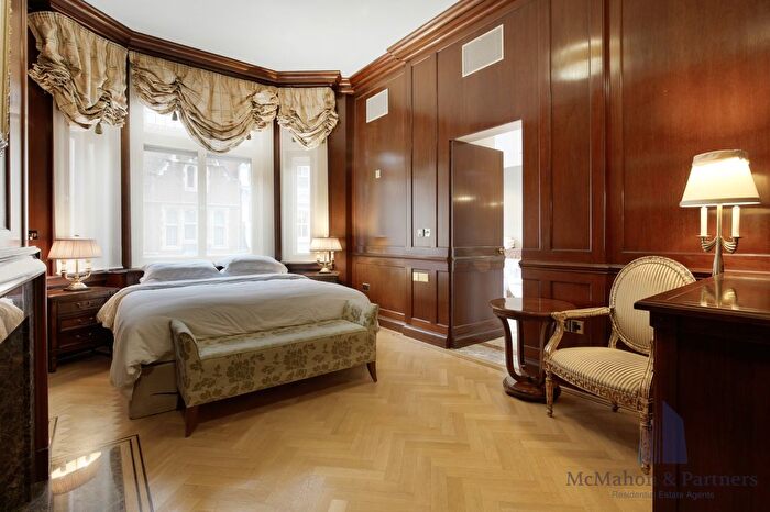 6 Bedroom Flat To Rent In Kensington High Street, London, W8