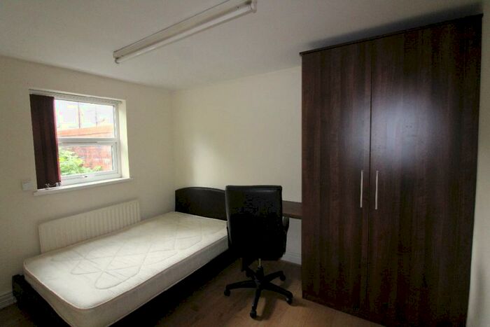 2 Bedroom Flat To Rent In Brook Street Flat, Preston, PR1