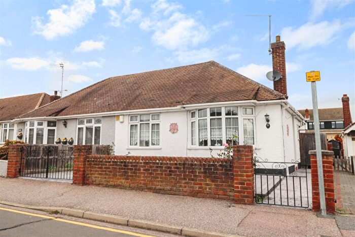 2 Bedroom Semi-Detached Bungalow For Sale In Ethelred Gardens, Wickford, SS11