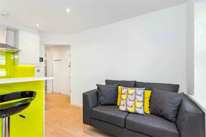 Studio To Rent In Walworth Road, London, SE17