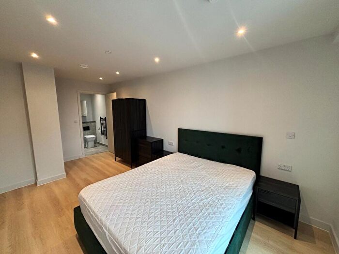 2 Bedroom Apartment To Rent In Waterhouse Tower, Dutton Street, M3