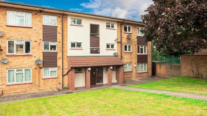 2 Bedroom Flat To Rent In Sunderland Close, Rochester, ME1