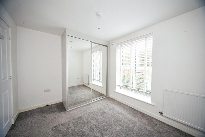 2 Bedroom Flat For Sale In Tilling Green, Dunstable, LU5